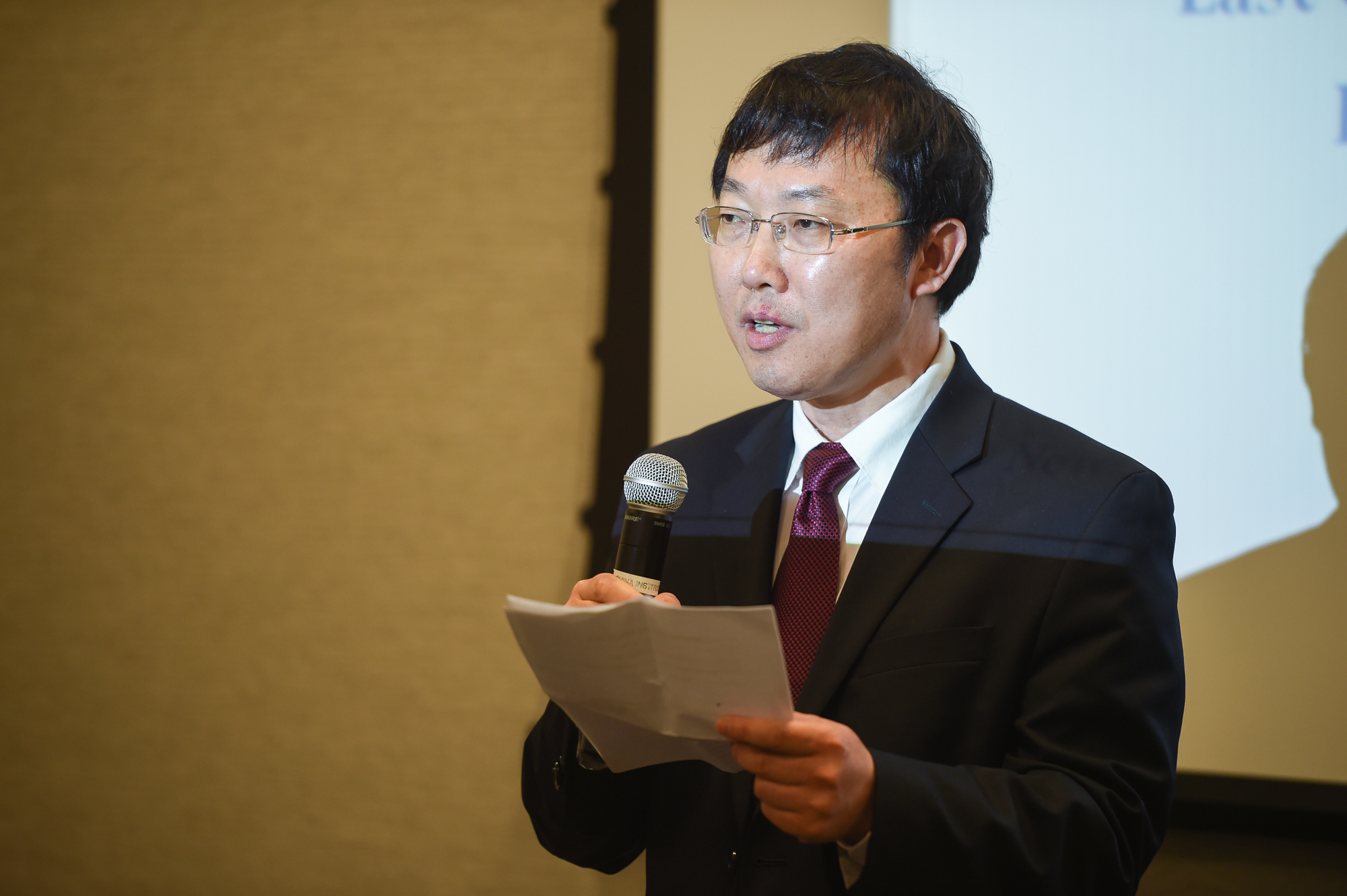 ECNU vice president Wang Rongming delivers the opening speech.